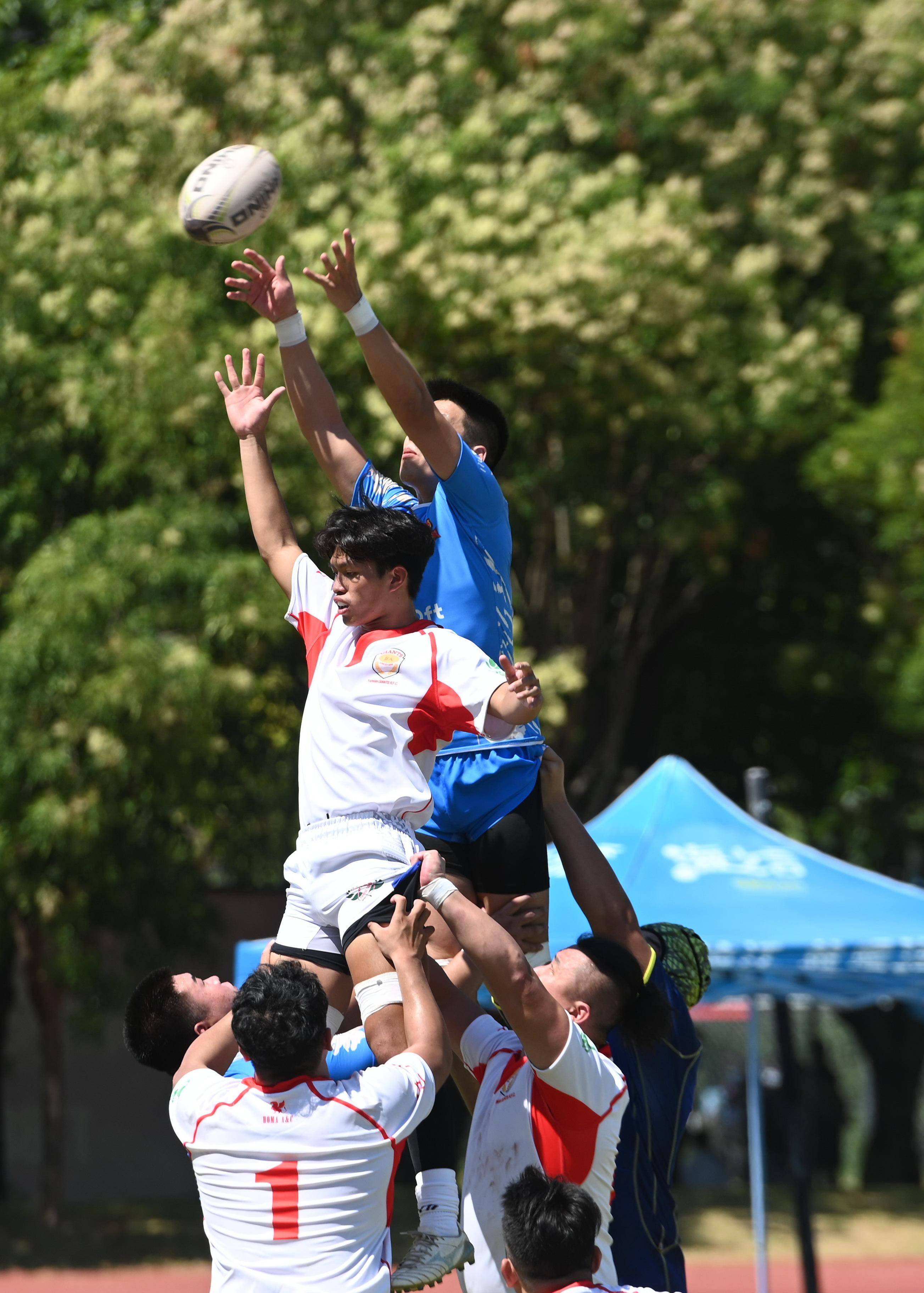 关于橄榄球决赛震撼开打,巅峰对决引爆全场的信息 关于橄榄球决赛震撼开打,巅峰对决引爆全场的信息